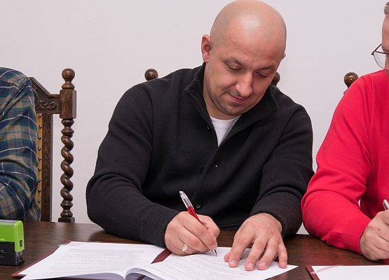 Podpisanie umowy na remonty