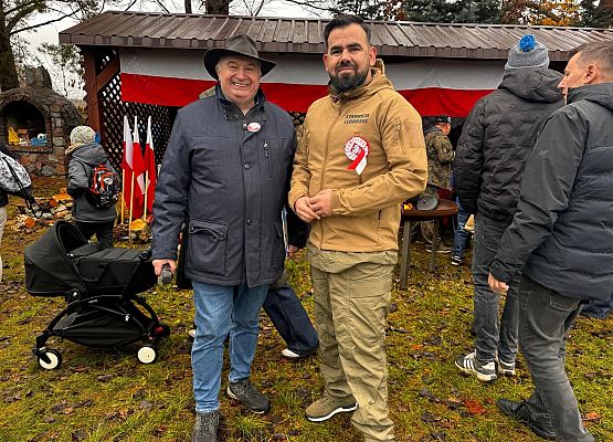 Militarny piknik na Saharze w