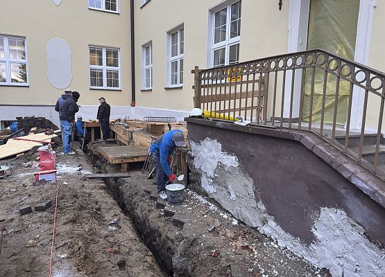 Prace przy rampie podjazdowej