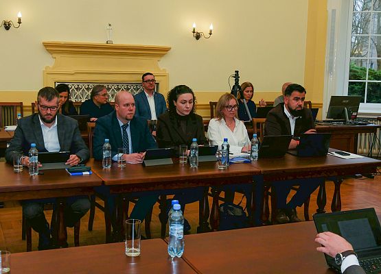 Obrady nadzwyczajnej sesji