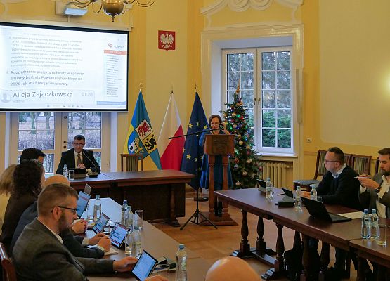 Obrady nadzwyczajnej sesji