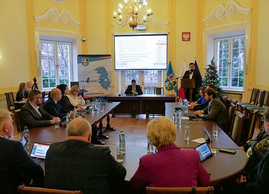 Obrady nadzwyczajnej sesji